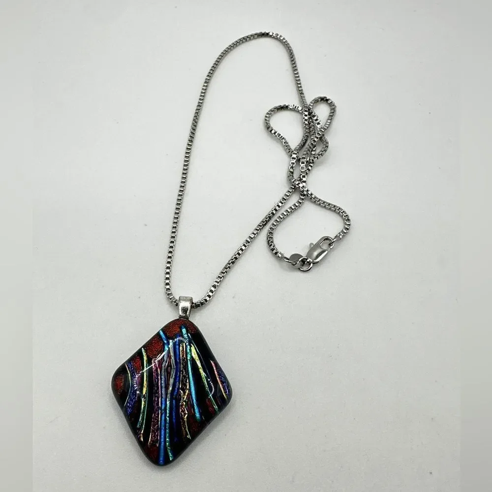 Stunning Dichroic‎ Glass pendant on a 18kGP like-new18